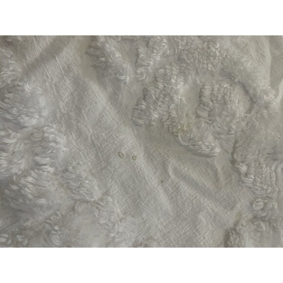 Better Trends Chenille Queen White Bedspread Set Medallion 102" x 110" 3 Pillow - Picture 7 of 12